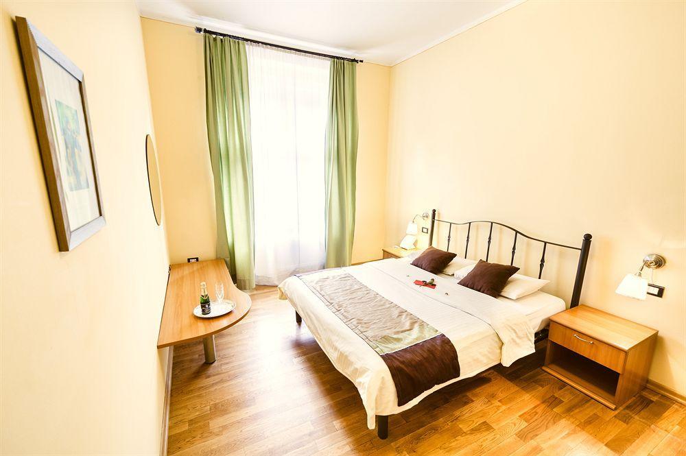 Central Hotel Tiepolo Prag Exteriör bild