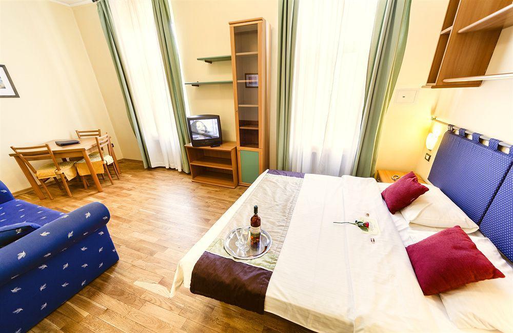 Central Hotel Tiepolo Prag Exteriör bild