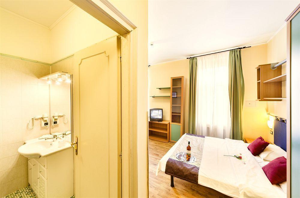 Central Hotel Tiepolo Prag Exteriör bild