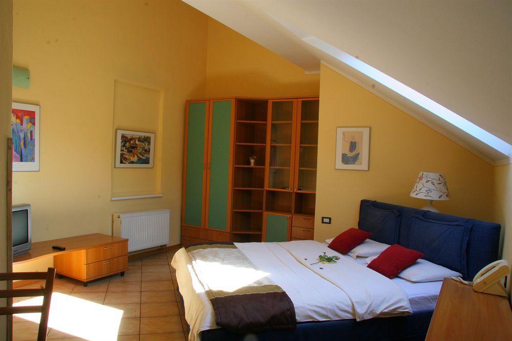 Central Hotel Tiepolo Prag Exteriör bild